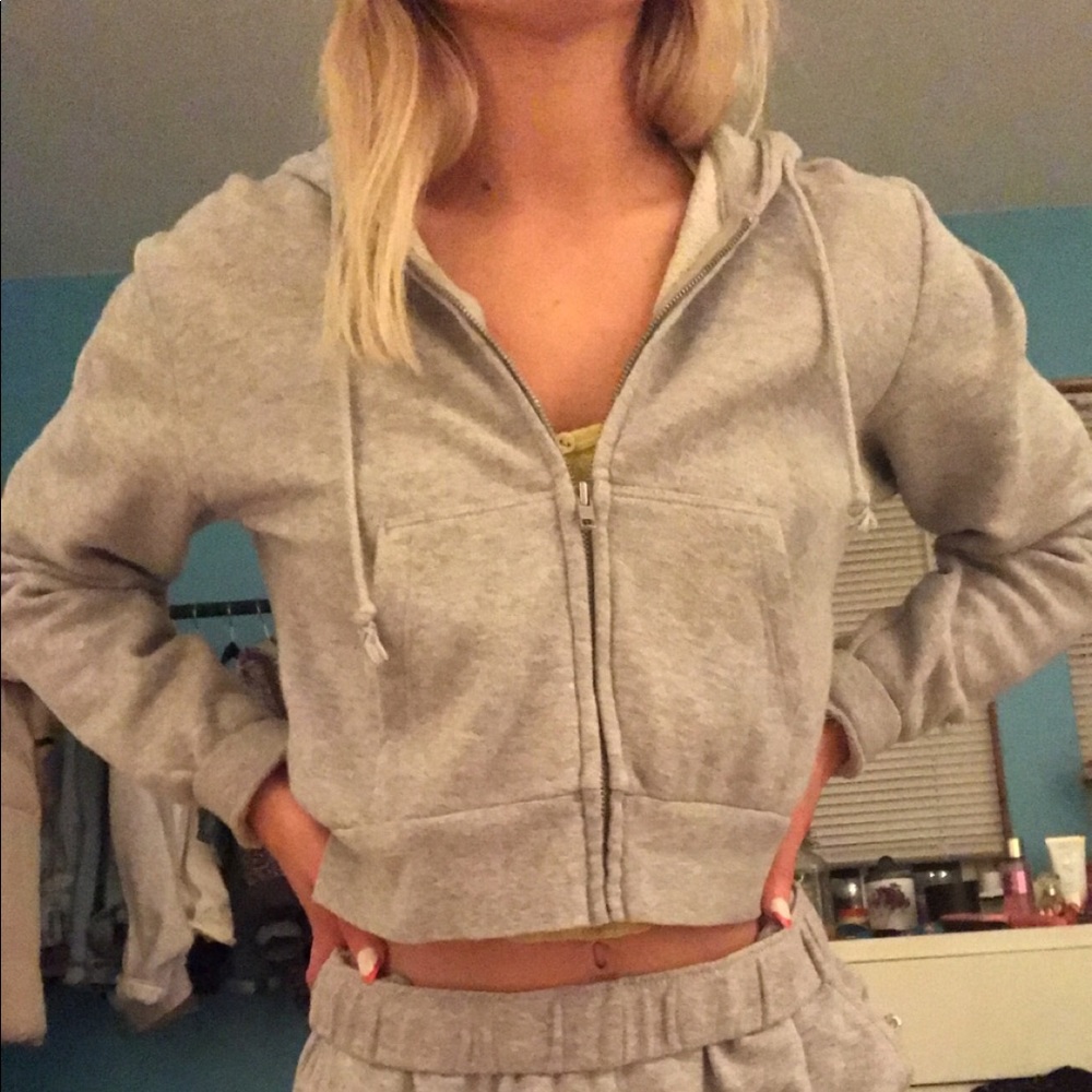 Brandy Melville cropped hoodie one size